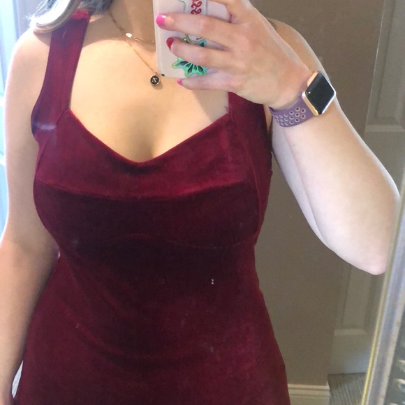 Burgundy velvet bodycon midi dress - Picture 2 of 4